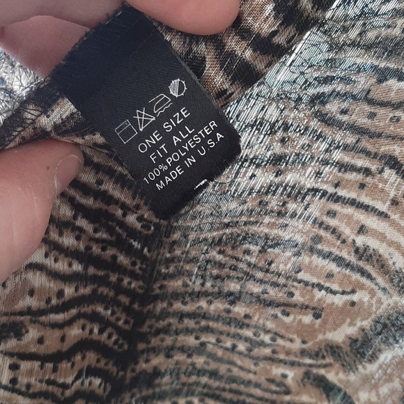 Fabulous animal print fuzzy vest - Picture 3 of 4